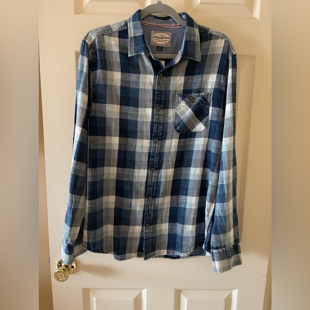 Flag & Anthem (Stitch Fix) button down • size M • NWT